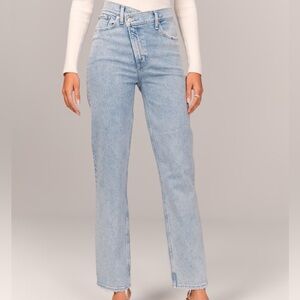 Abercrombie & Fitch Ultra High Rise 90’s Straight with crossover waistband